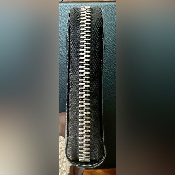 Authentic Salvatore Ferragamo Saffiano Leather Black Women's Zippy Wallet EUC! - Picture 12 of 16